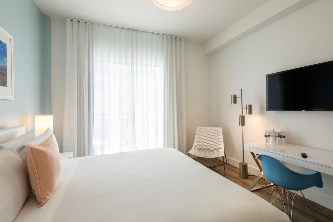 Deluxe King Room at President Hotel Villa