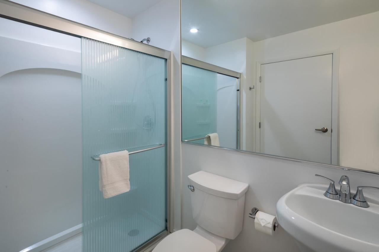 Deluxe King Room at President Hotel Villa