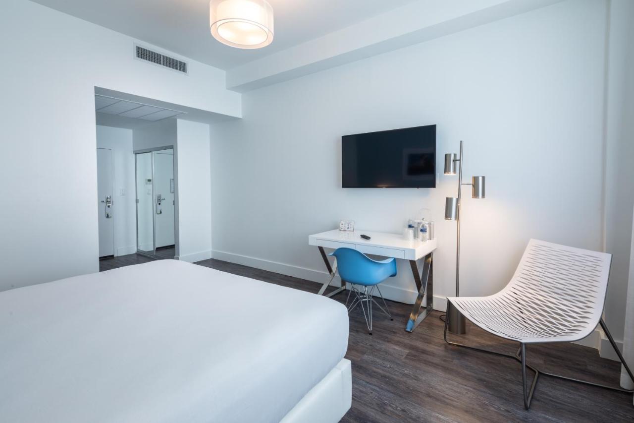 Deluxe King Room at President Hotel Villa