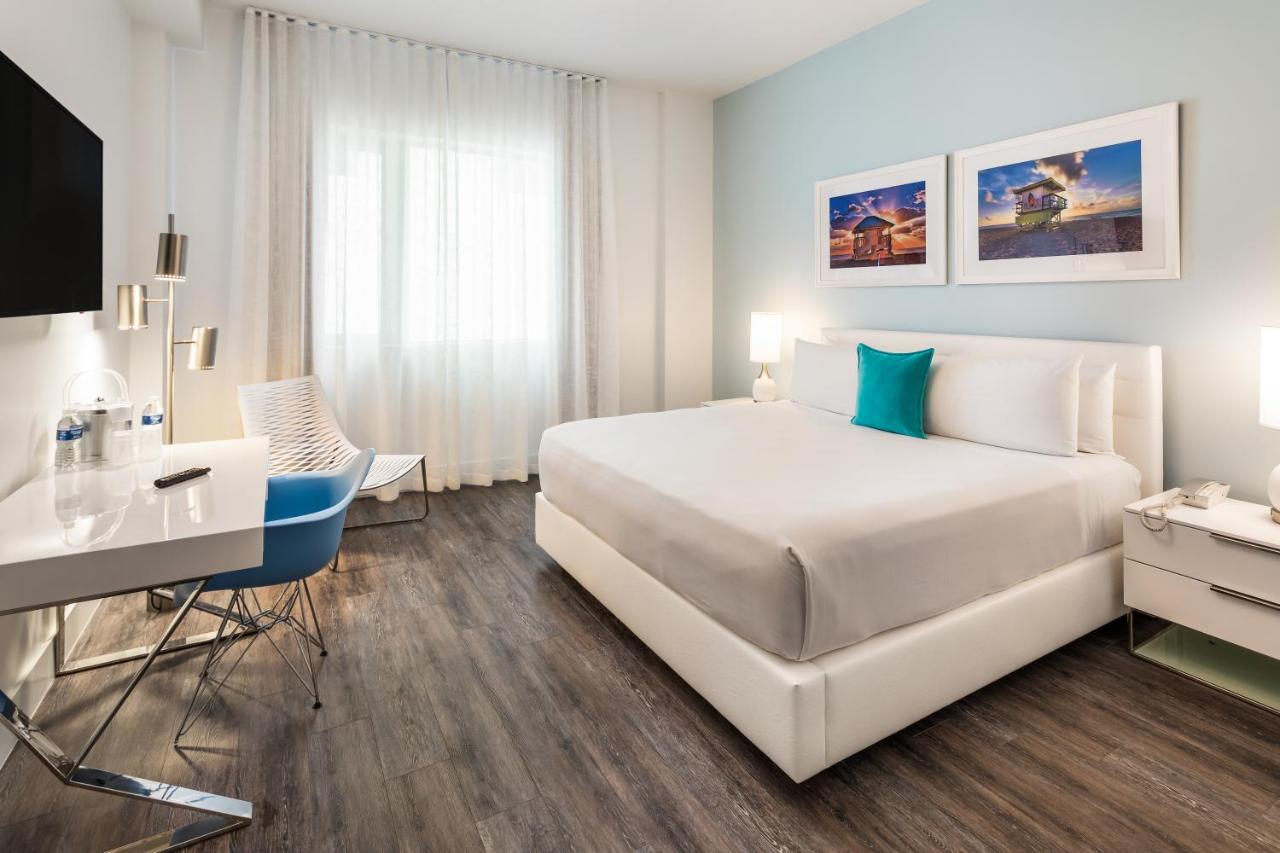 Deluxe King Room at President Hotel Villa