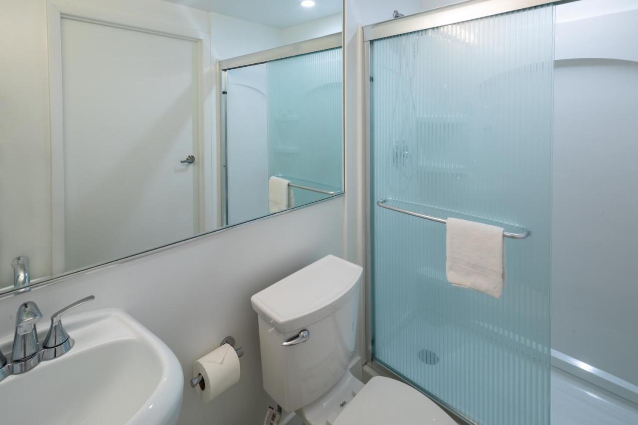 Deluxe Double Room with Balcony at President Hotel Villa