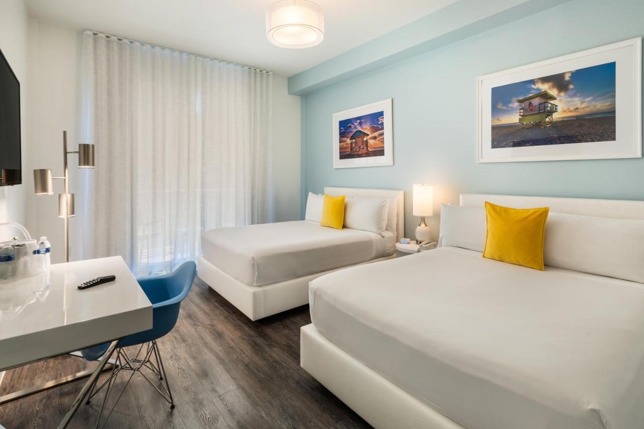 Quadruple Room with Balcony at President Hotel Villa