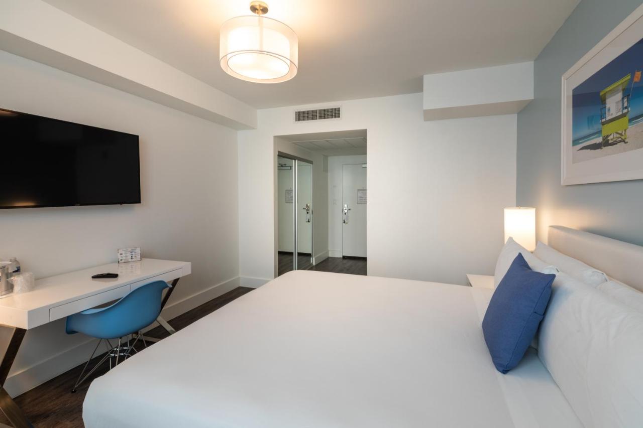 Deluxe Double Room with Balcony at President Hotel Villa