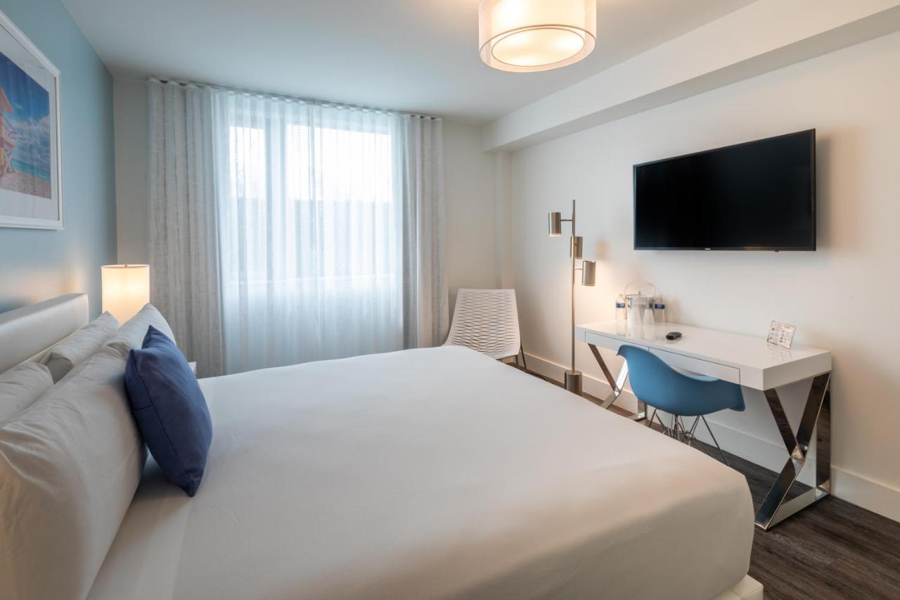 Deluxe Double Room with Balcony at President Hotel Villa