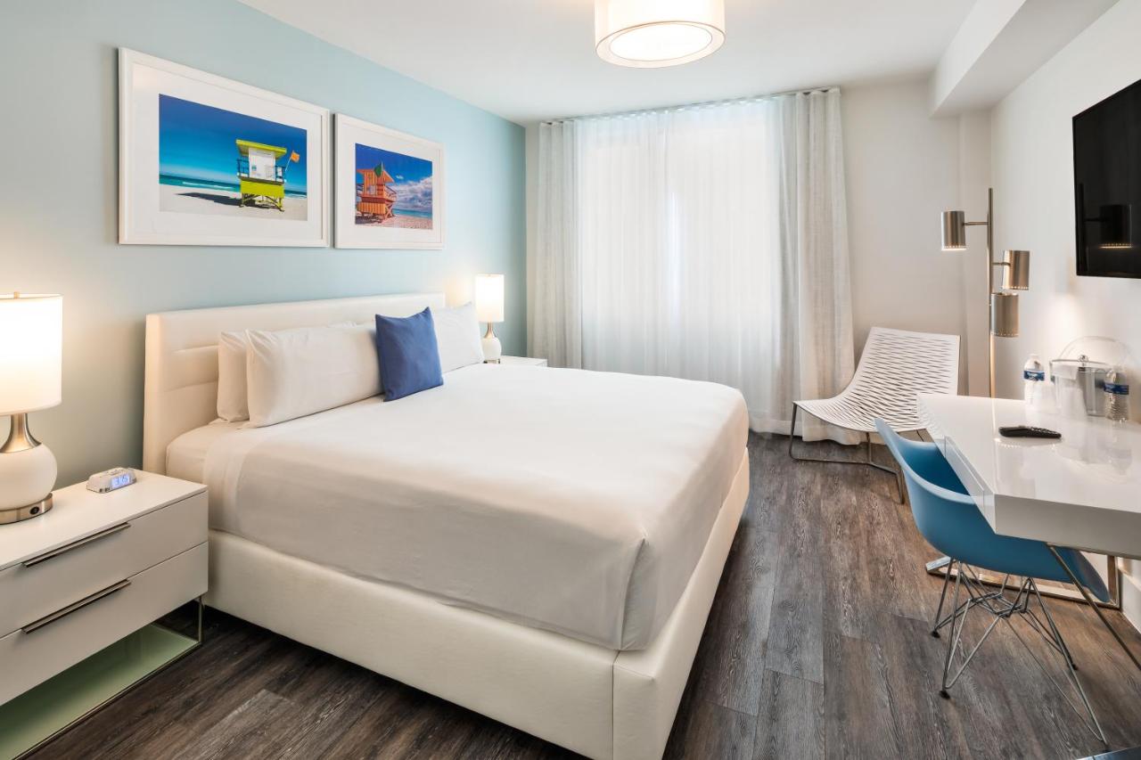 Deluxe Double Room with Balcony at President Hotel Villa