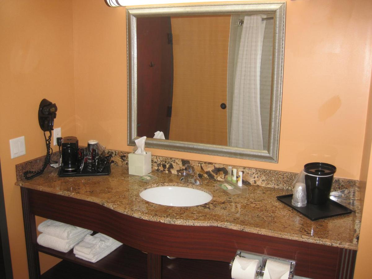 King Studio - Hearing Accessible/Non-Smoking at Country Inn & Suites by Radisson, Dearborn, MI