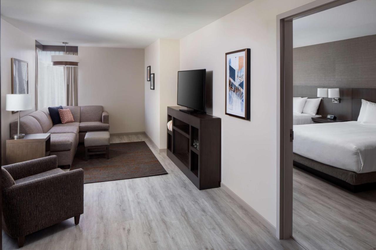 Deluxe Queen Suite at Hyatt Place Poughkeepsie / Hudson Valley