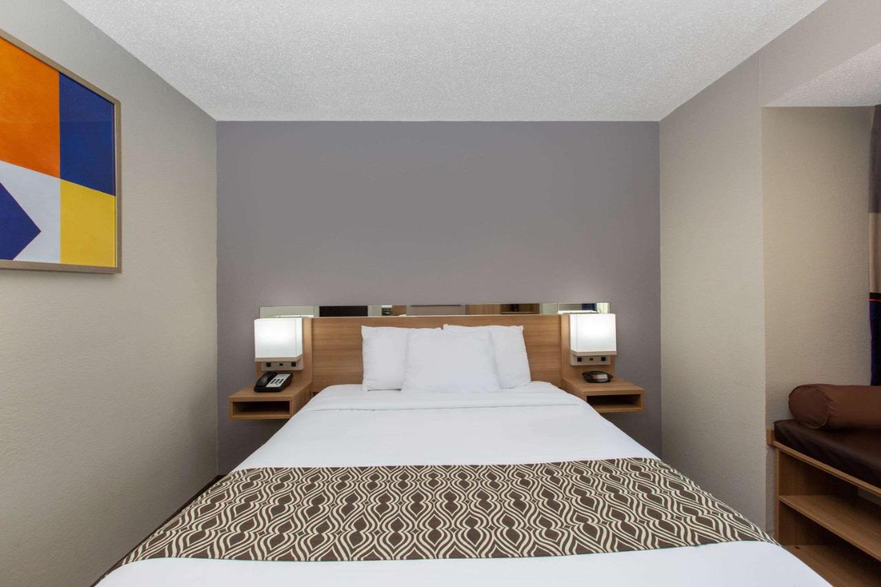 Queen Room - Non-Smoking at Microtel Inn & Suites by Wyndham Augusta/Riverwatch