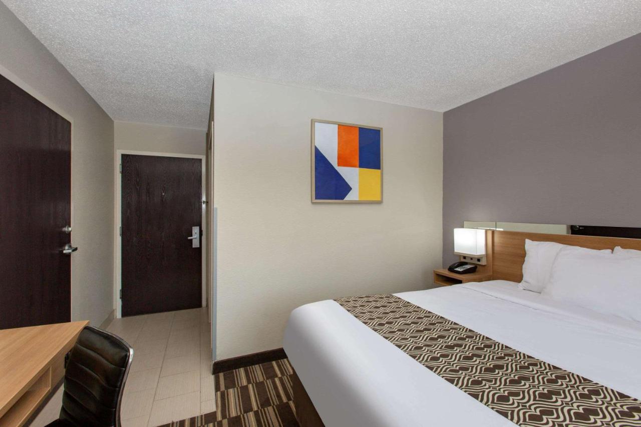 Queen Room - Non-Smoking at Microtel Inn & Suites by Wyndham Augusta/Riverwatch