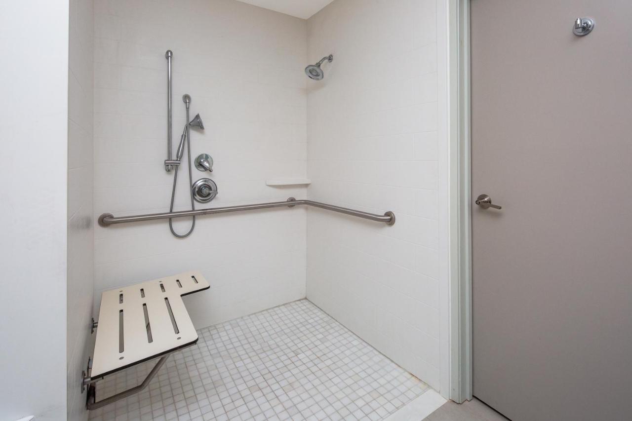 Deluxe Suite with Roll-in Shower - Hearing Accessible at Holiday Inn Express San Diego Airport - Old Town by IHG