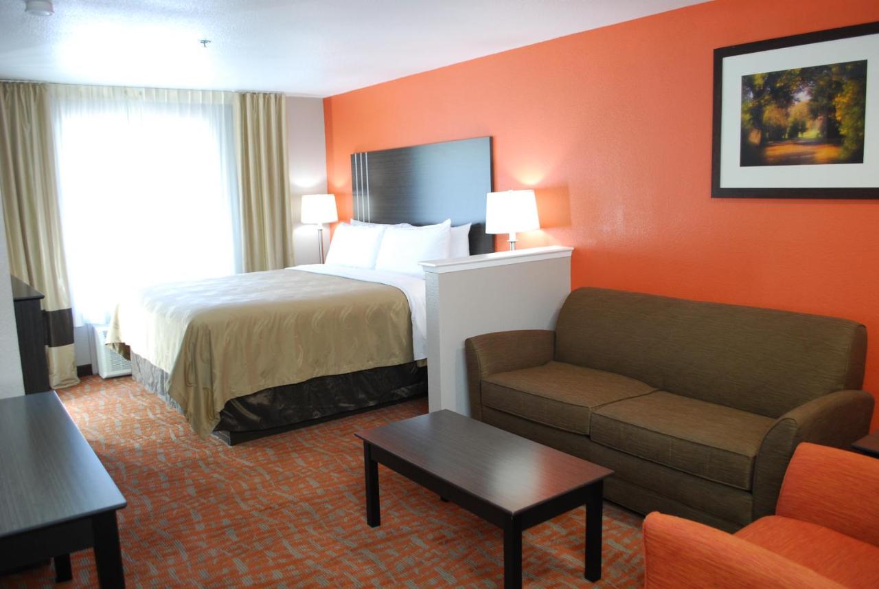 King Suite at Quality Inn & Suites Fresno Northwest