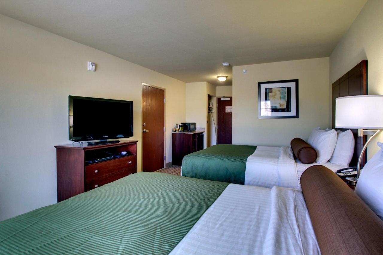 Queen Room with Two Queen Beds - Non-Smoking at Cobblestone Inn & Suites - Hartington