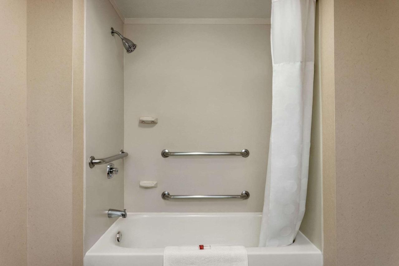 King Room - Disability Access/Non Smoking at Ramada by Wyndham Pigeon Forge North