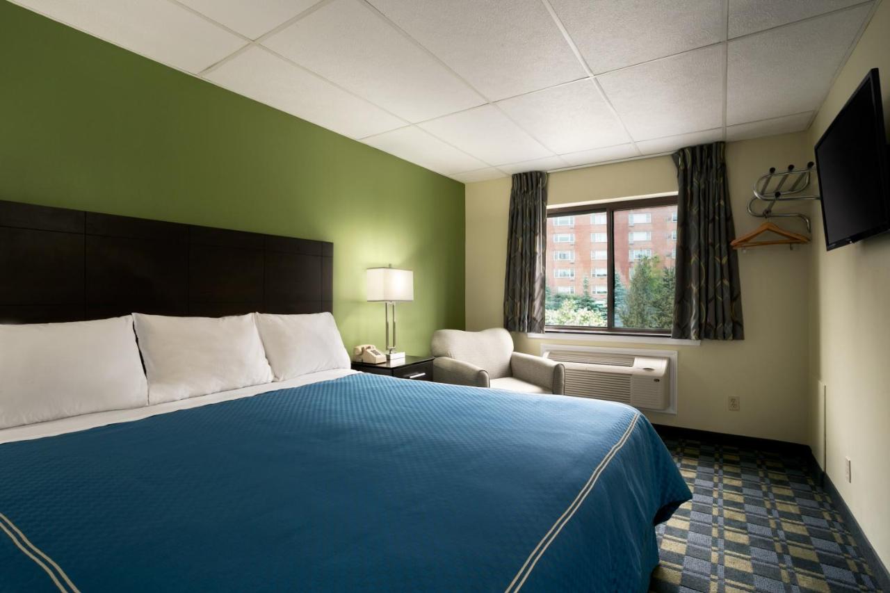 King Room - Non-Smoking at Travelodge by Wyndham Cleveland Lakewood