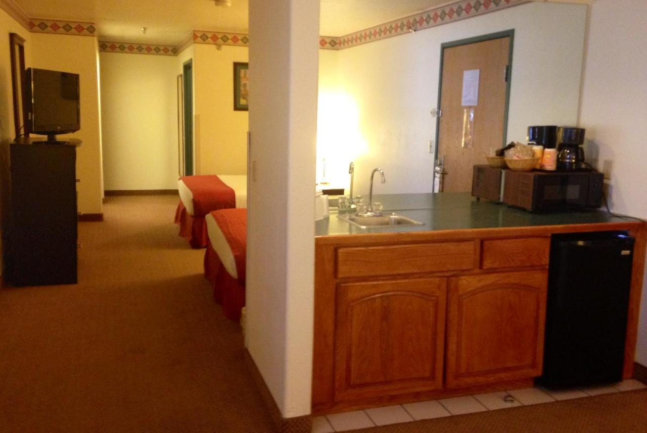Studio Suite with Two Queen Beds - Non-Smoking at Ramada by Wyndham Williams/Grand Canyon Area