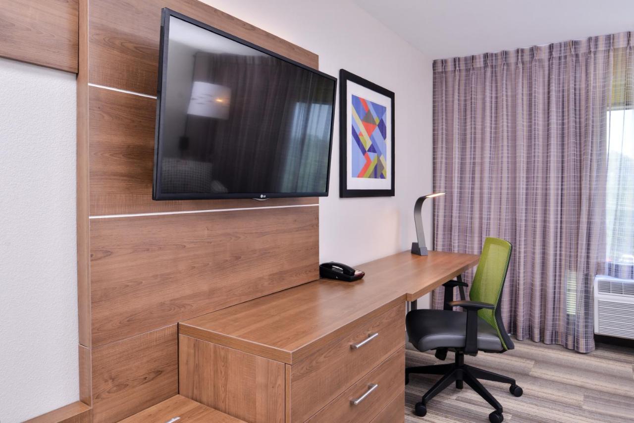 King Room - Non-Smoking at Holiday Inn Express Hotel & Suites Elgin, an IHG Hotel