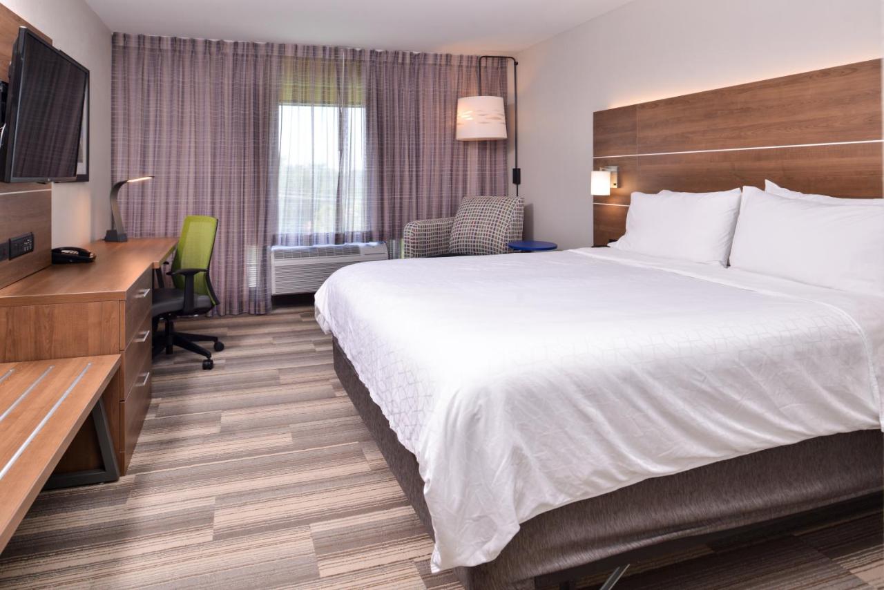 King Room - Non-Smoking at Holiday Inn Express Hotel & Suites Elgin, an IHG Hotel