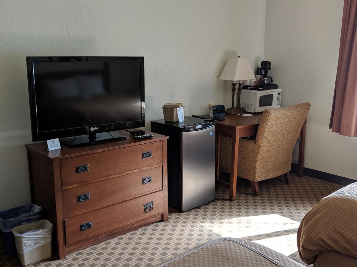 Queen Room with Two Queen Beds - Non-Smoking at Boarders Inn & Suites by Cobblestone Hotels - Ripon