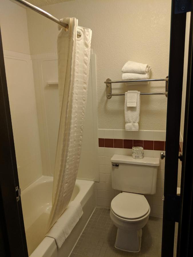 King Suite with Spa Bath - Non-Smoking at Boarders Inn & Suites by Cobblestone Hotels - Ripon