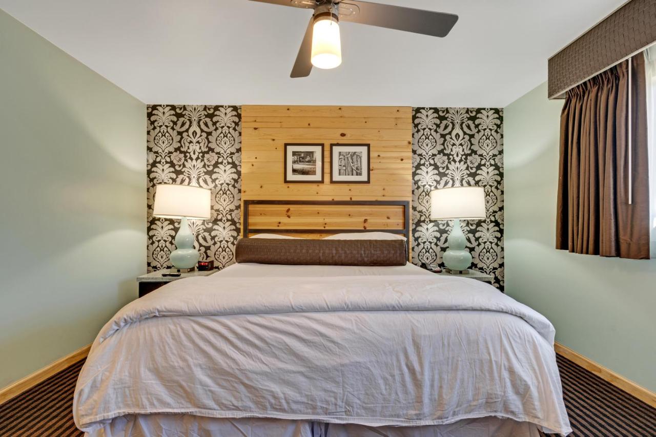 Deluxe King Room at 3 Peaks Resort & Beach Club