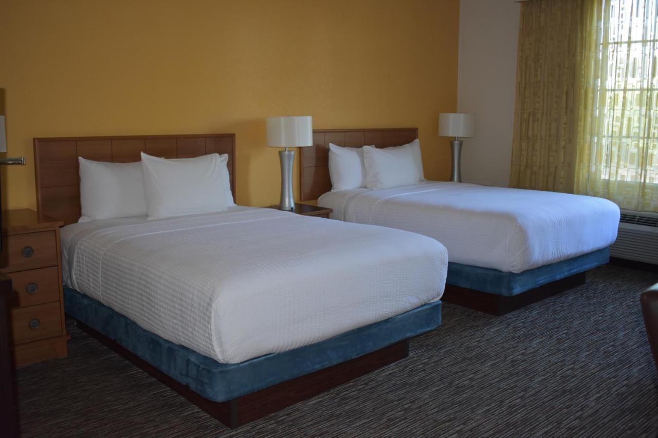 1 Bedroom 2 Queens Suite at Studio 6 Carlsbad, CA