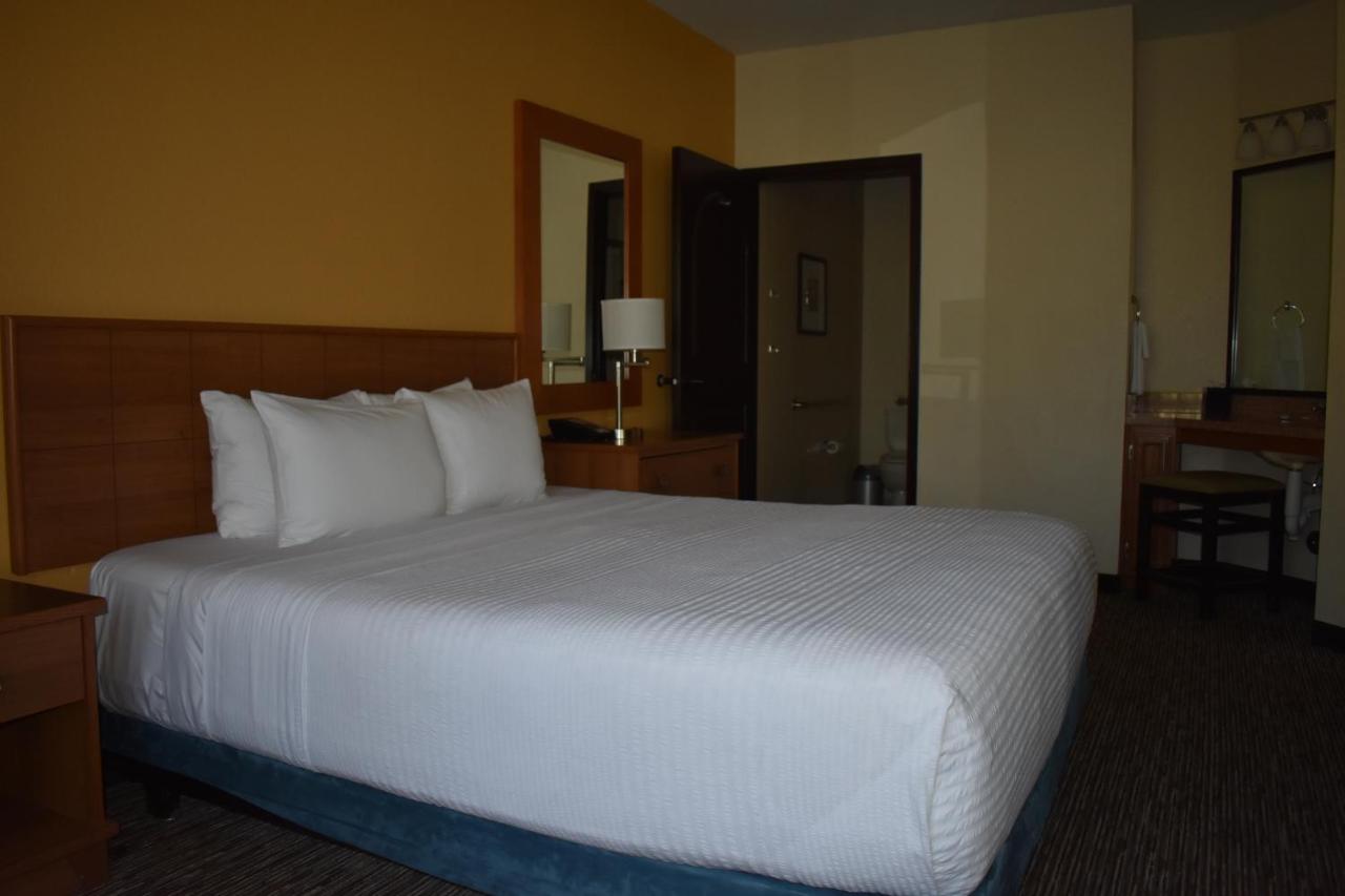 Studio King Suite at Studio 6 Carlsbad, CA