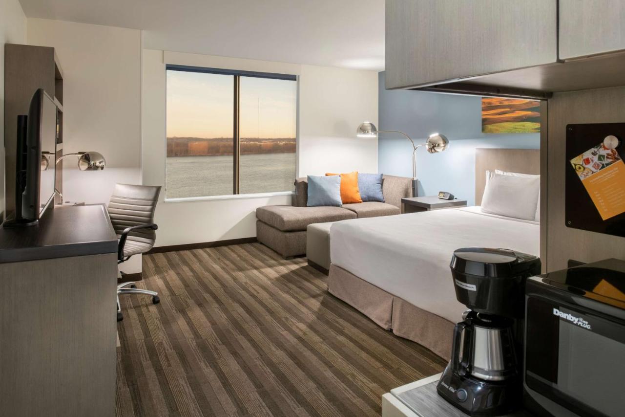 King Studio at Hyatt House East Moline Quad Cities