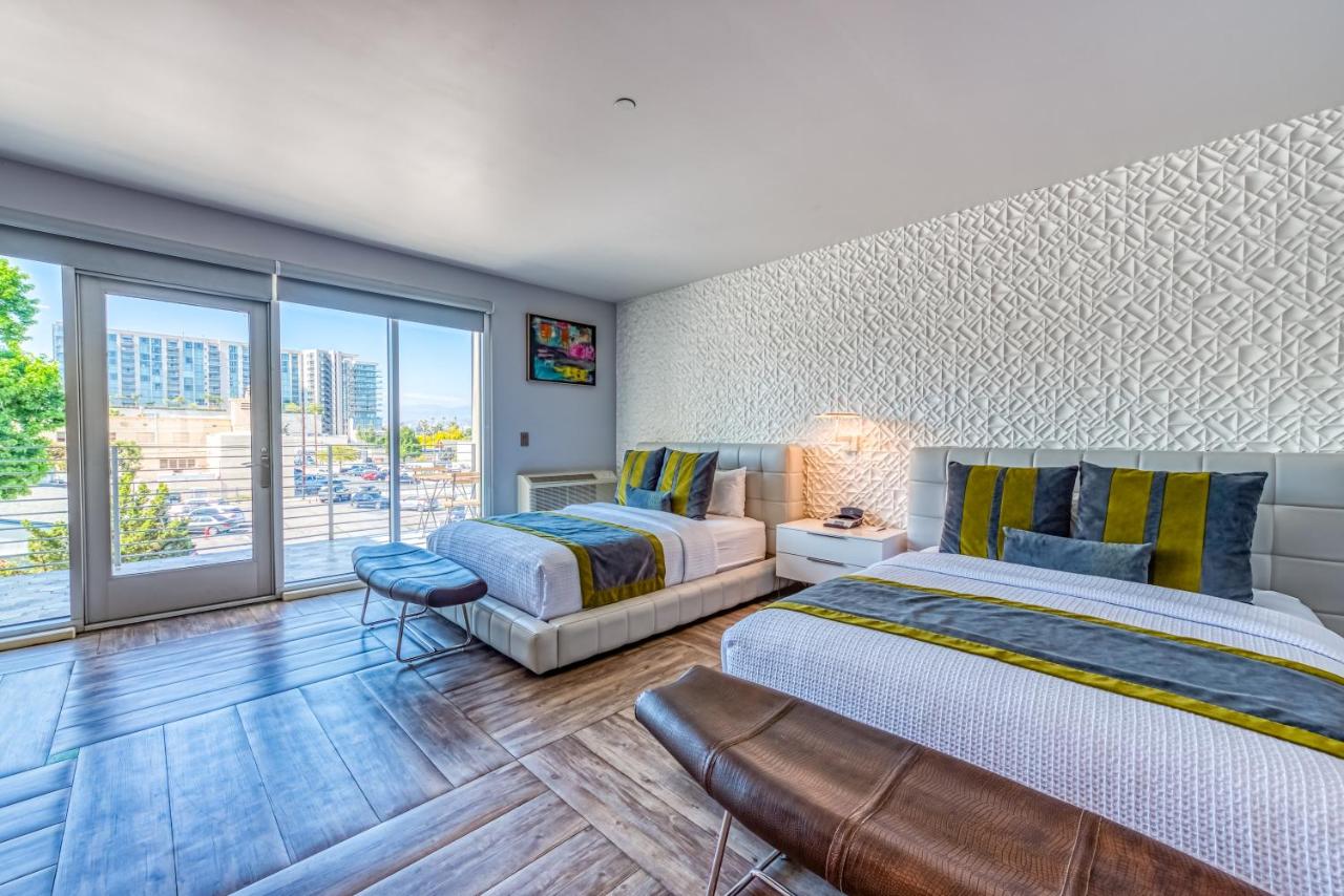 Deluxe Two Queen Room with Balcony at Lexen Hotel North Hollywood