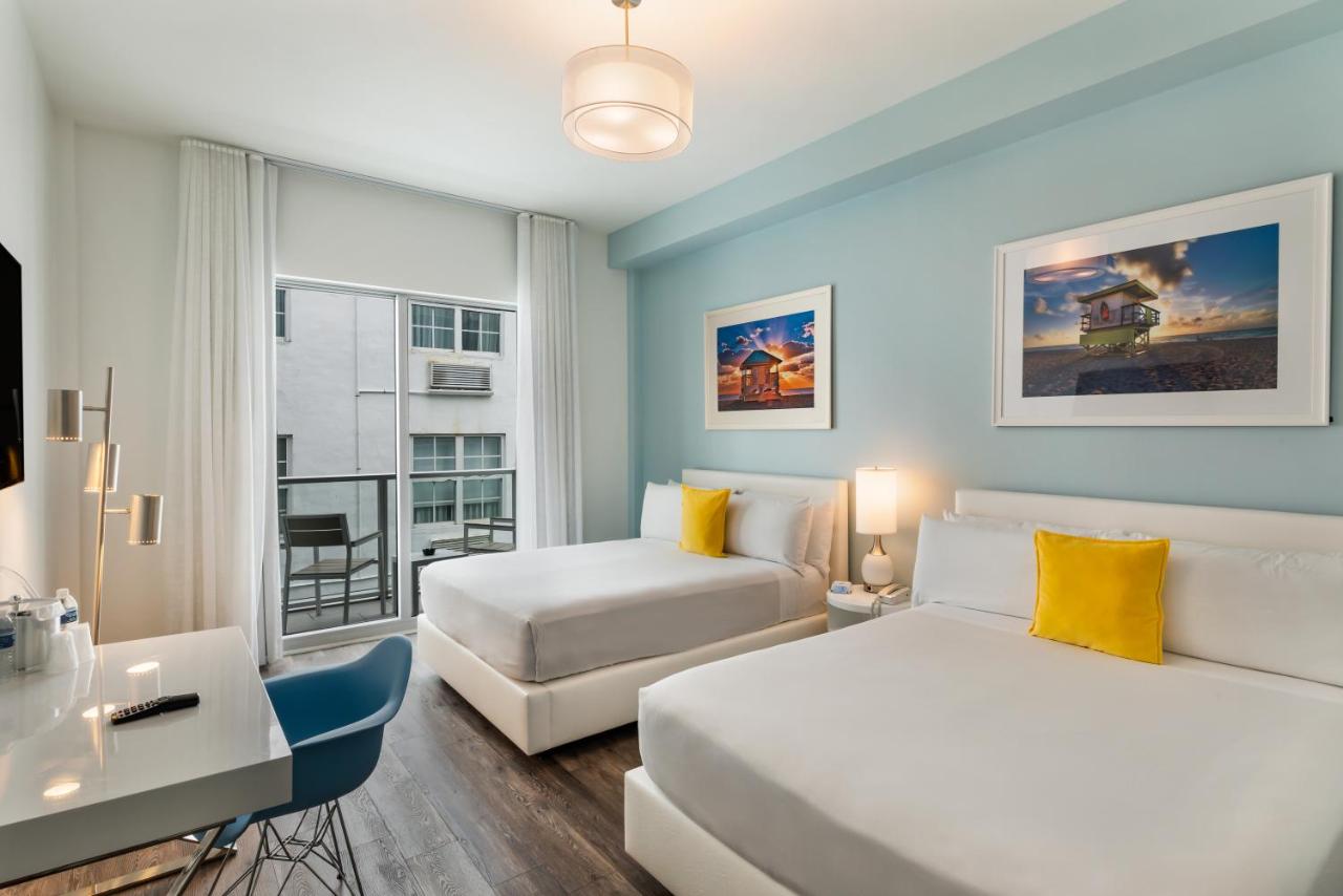Quadruple Room with Balcony at President Hotel Villa