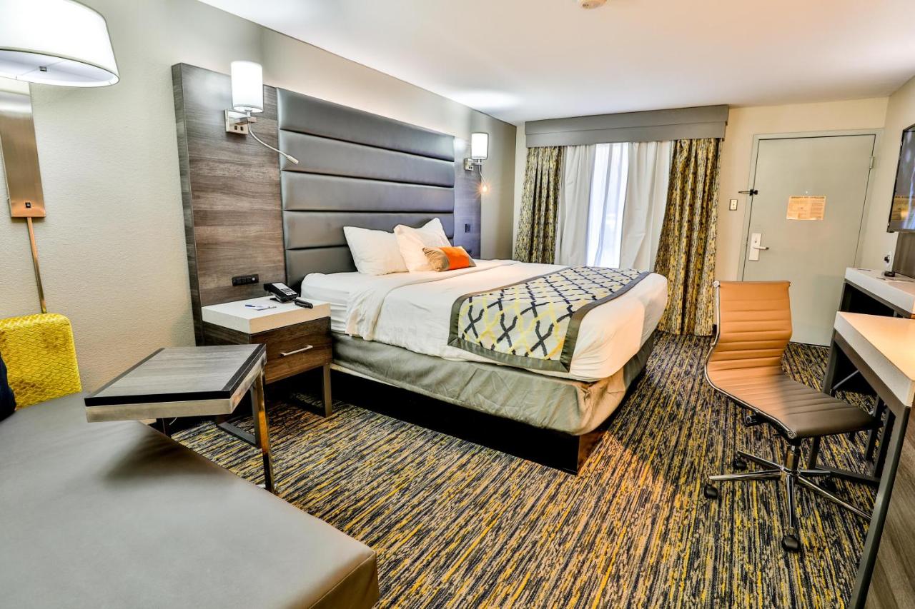 King One-Bedroom Suite - Non-Smoking at Baymont by Wyndham Murfreesboro