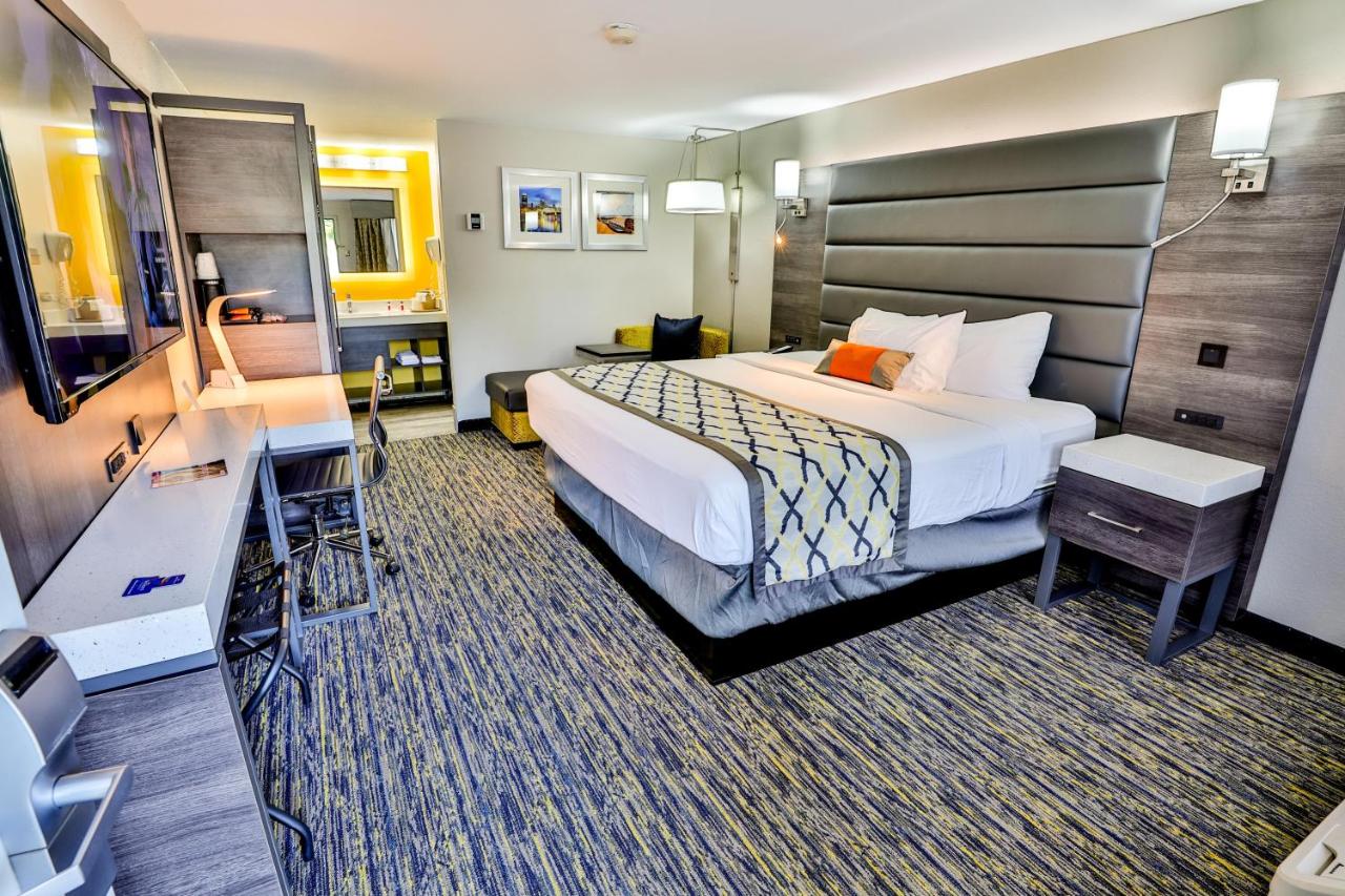 King One-Bedroom Suite - Non-Smoking at Baymont by Wyndham Murfreesboro