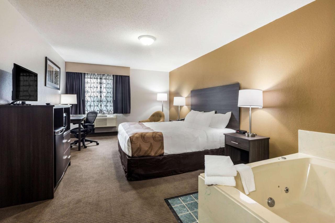 King Room with Whirlpool - Non-Smoking at Quality Inn