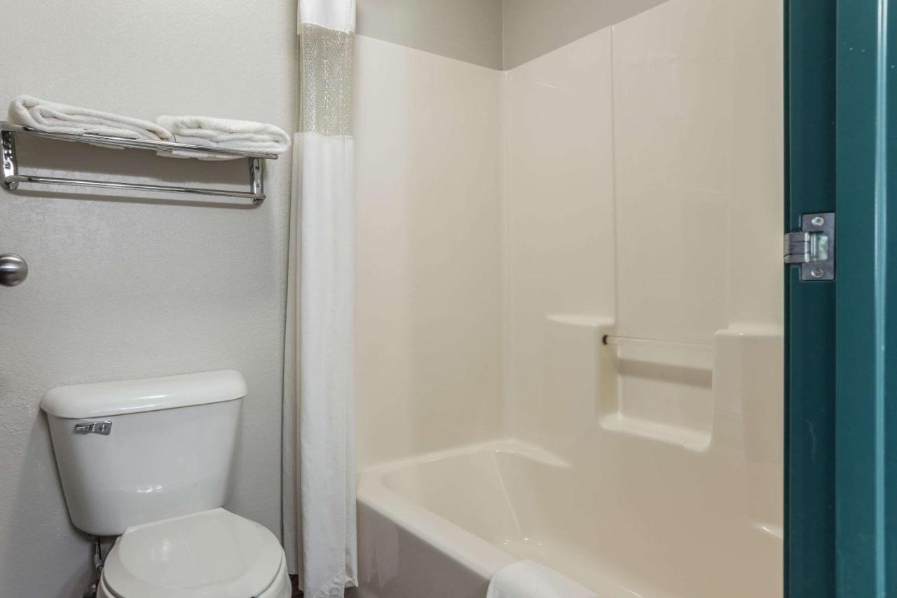 Standard Queen Room - Non-Smoking at Quality Inn