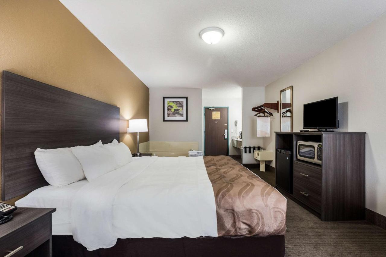 King Room with Whirlpool - Non-Smoking at Quality Inn