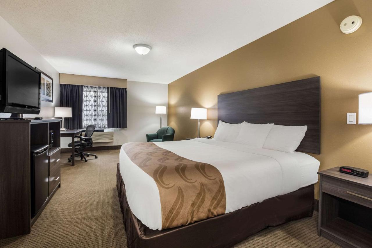 Standard Queen Room - Non-Smoking at Quality Inn