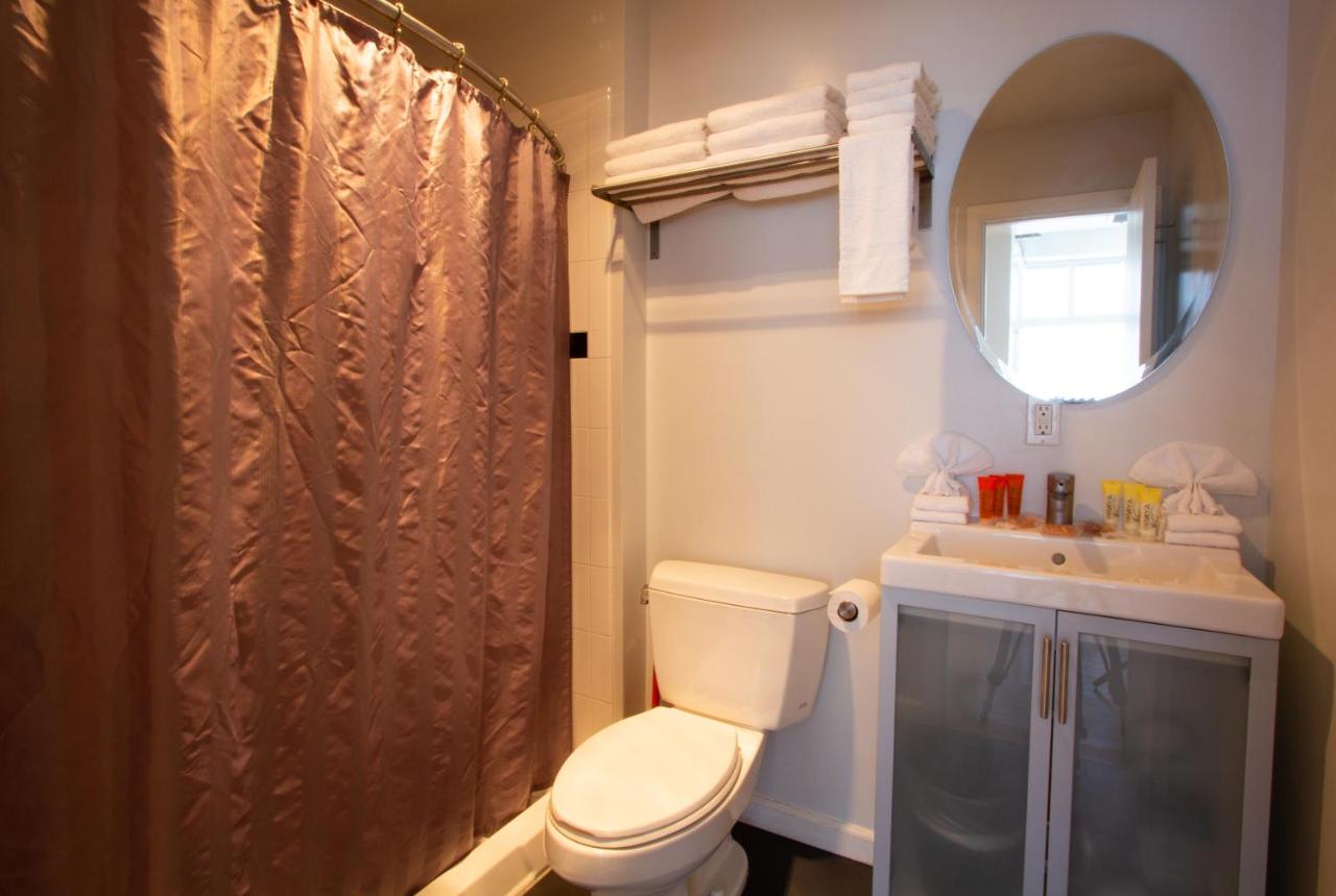 Deluxe Suite with Partial Ocean View at Air Venice on the Beach