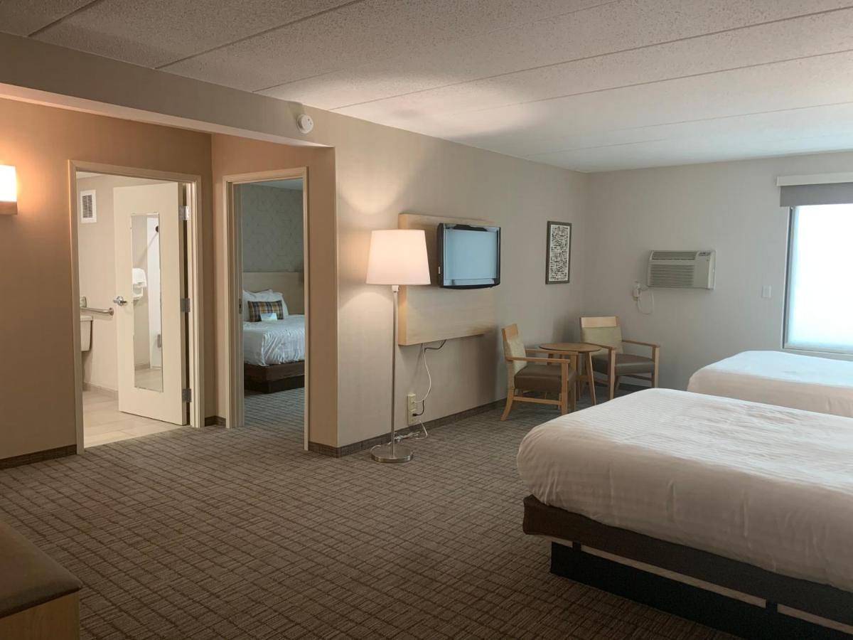Queen Room with Two Queen Beds and King Bed - Mobility Accessible/Non-Smoking at Days Inn & Suites by Wyndham Duluth by the Mall