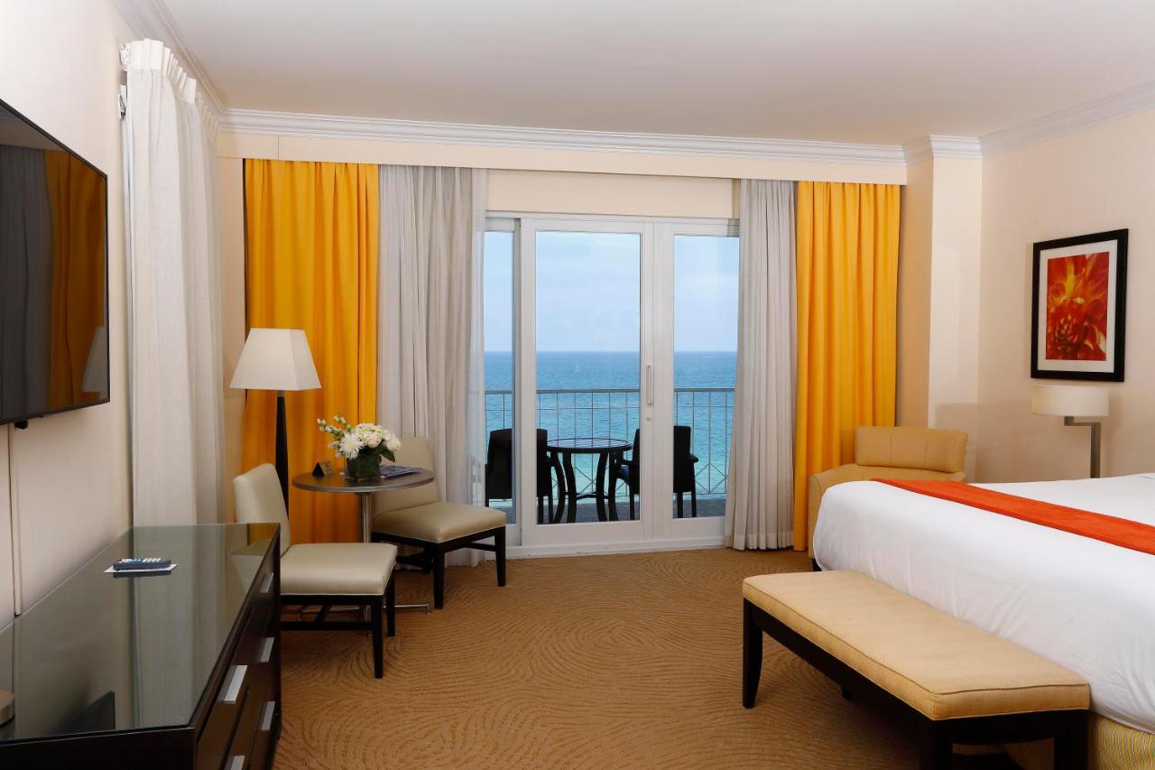 Deluxe Double Room with Full Ocean View and Balcony at Sea View Hotel, Bal Harbour, On The Ocean
