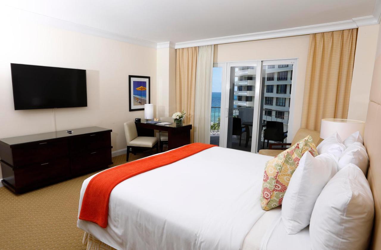 Deluxe King Room with Partial Ocean View and Balcony at Sea View Hotel, Bal Harbour, On The Ocean