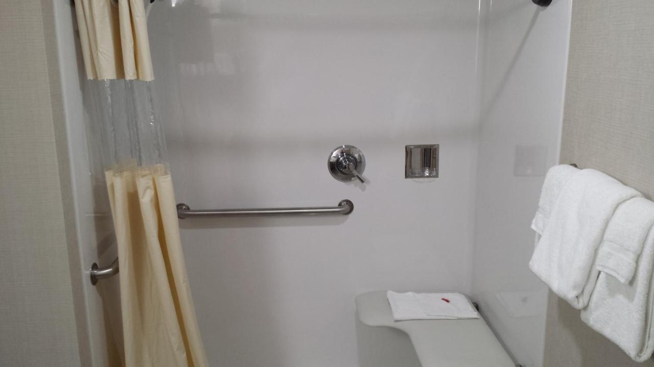 Queen Room with Two Queen Beds and King Bed - Mobility Accessible/Non-Smoking at Days Inn & Suites by Wyndham Duluth by the Mall