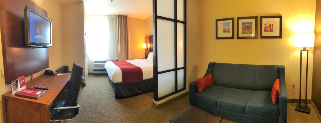 Corner Suite, 1 King Bed with Sofa Bed, Accessible Tub, Non Smoking at Comfort Suites Near City of Industry - Los Angeles