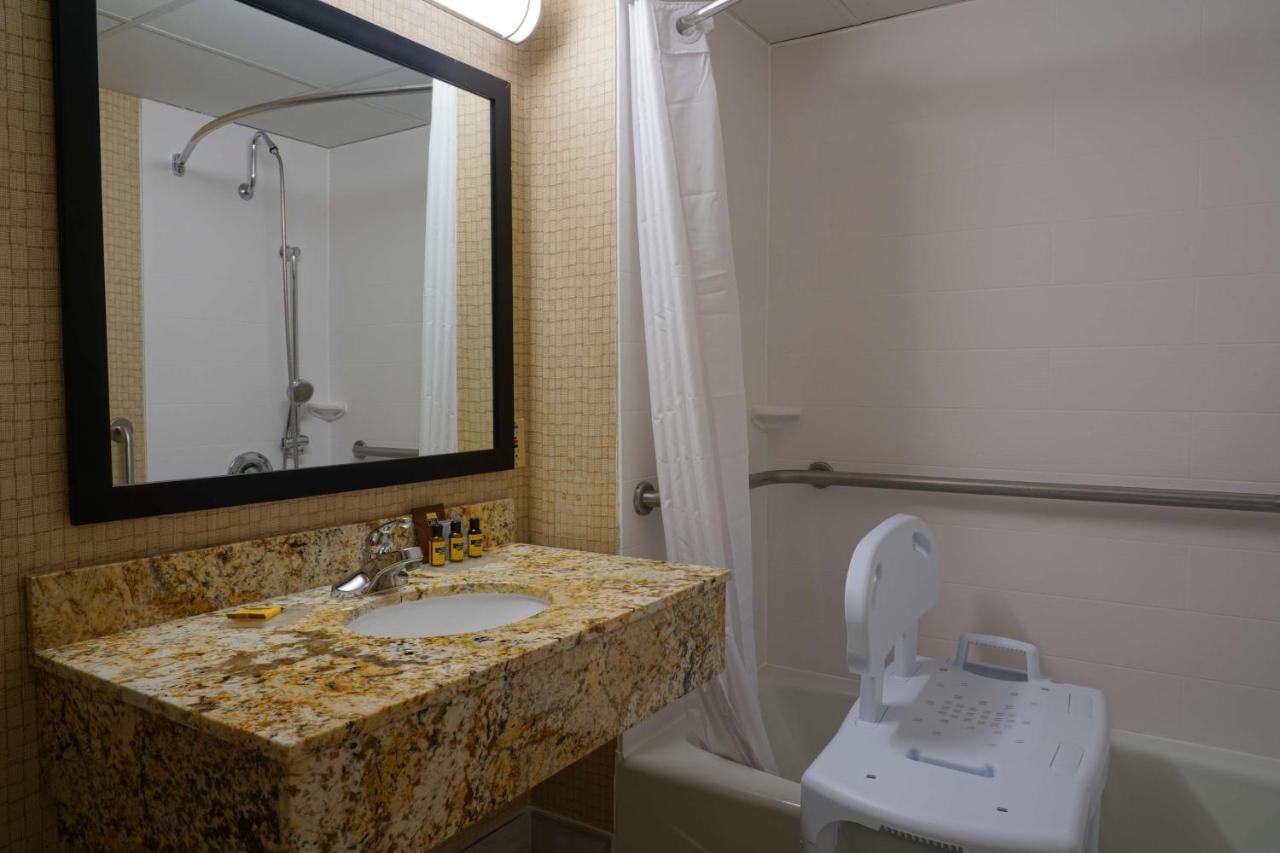 Queen Room with Two Queen Beds - Mobility Access with Bath Tub at Best Western Plus Morristown Conference Center Hotel