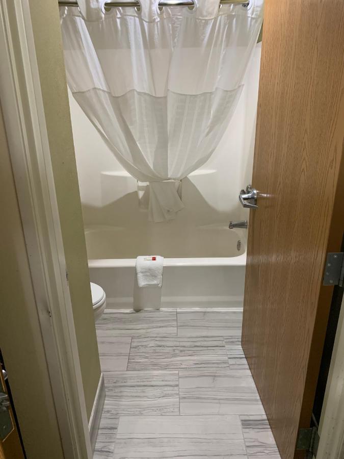 King Room - Non-Smoking at Baymont by Wyndham Evansville North/Haubstadt