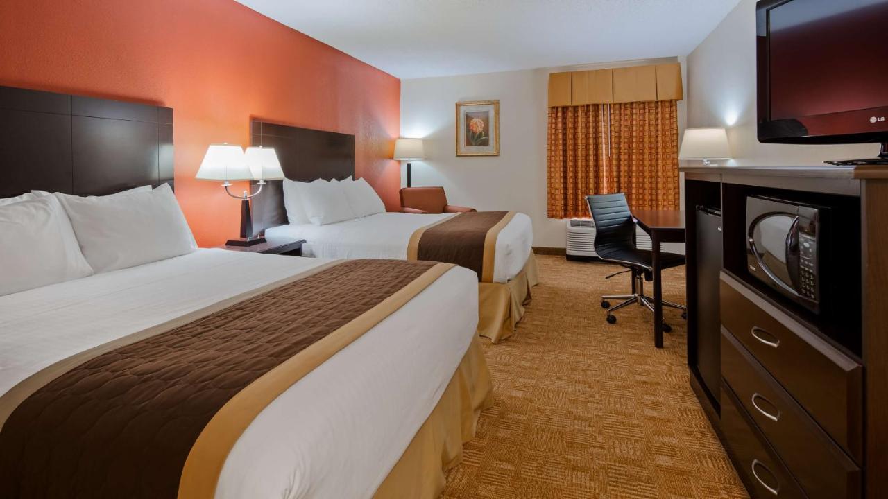 Queen Room with Two Queen Beds - Non-Smoking at Best Western Hiram Inn & Suites