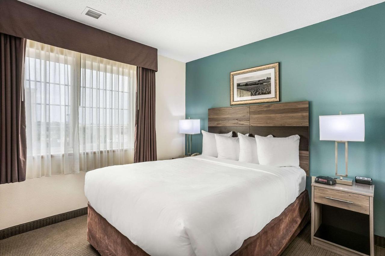 Queen Suite - Non-Smoking at MainStay Suites Cedar Rapids North - Marion