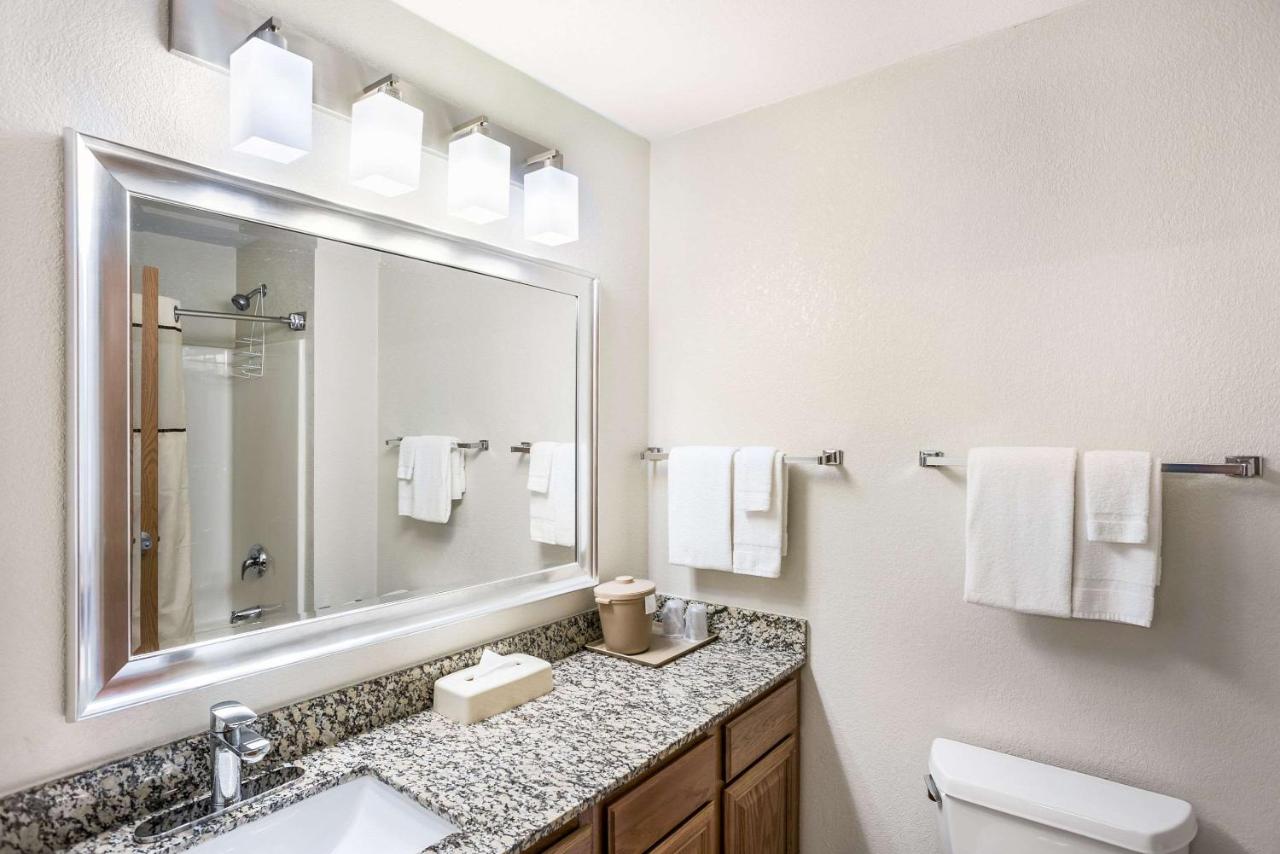 Queen Suite - Non-Smoking at MainStay Suites Cedar Rapids North - Marion