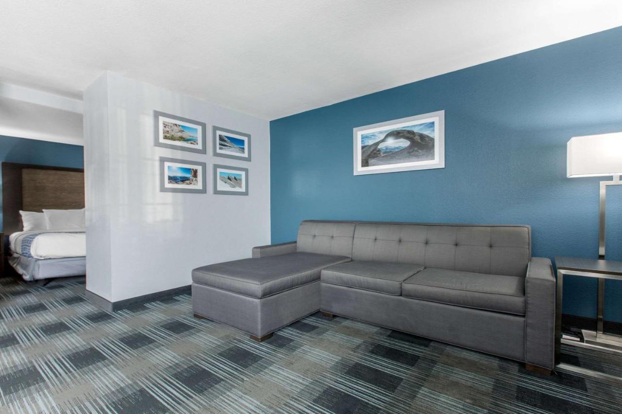 King Suite with Sofa Bed - Non-Smoking at Cielo Hotel Bishop-Mammoth, an Ascend Collection Hotel