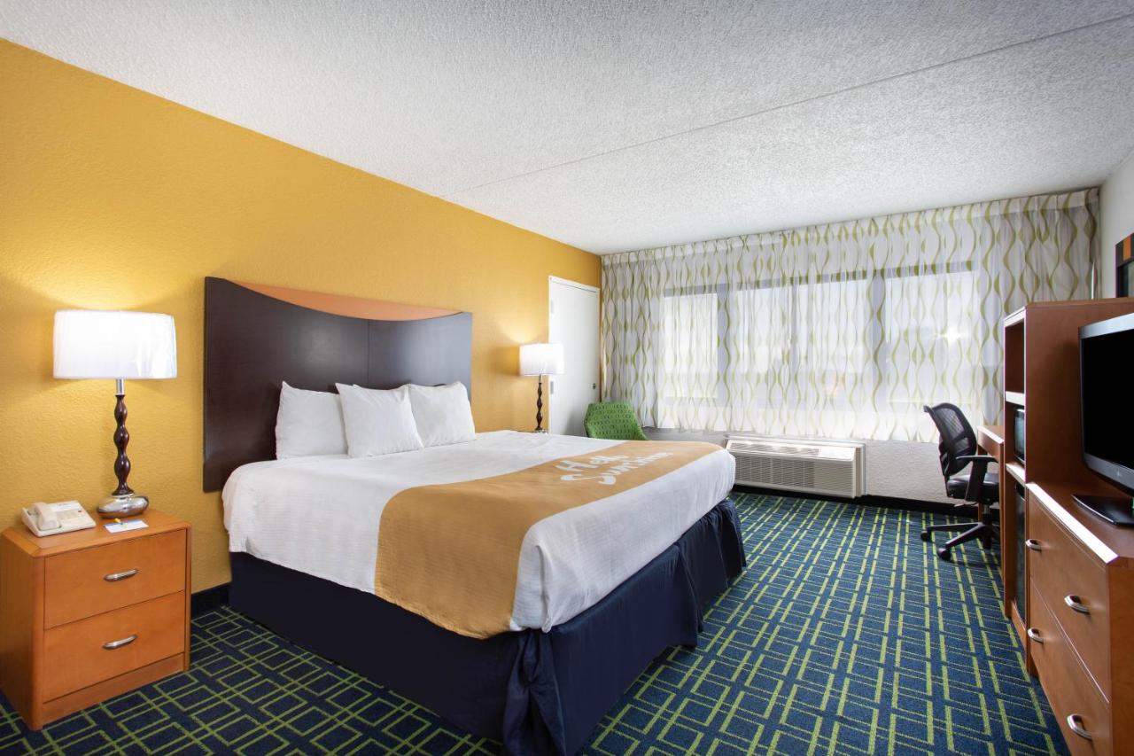 King Room - Non-Smoking at Days Inn by Wyndham Absecon Atlantic City Area