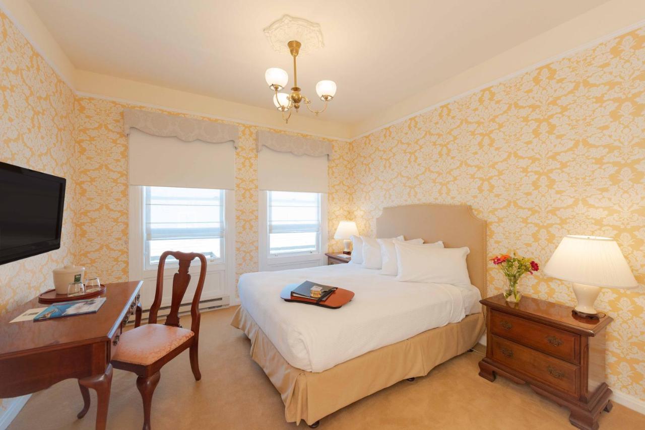 Standard Queen Room at Stanyan Park Hotel