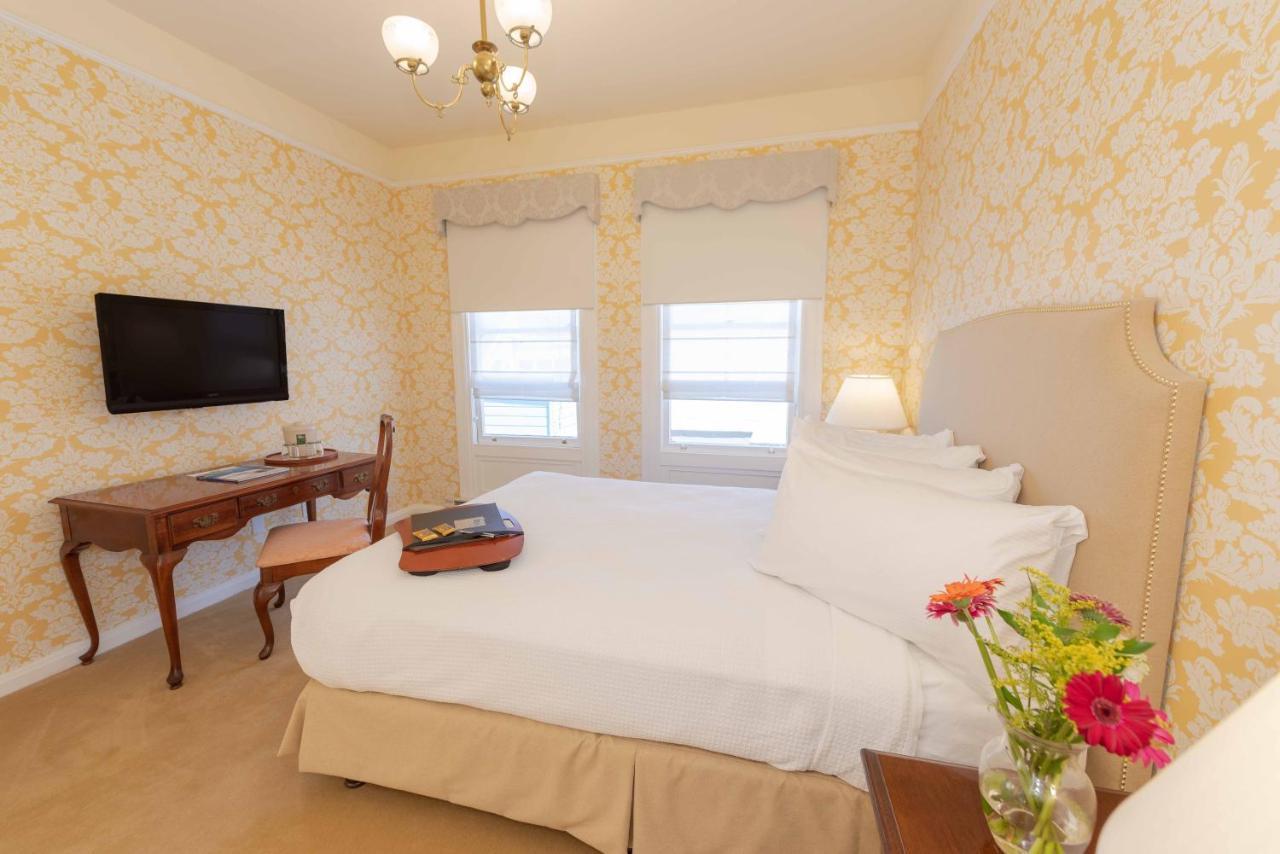 Superior Queen Room at Stanyan Park Hotel